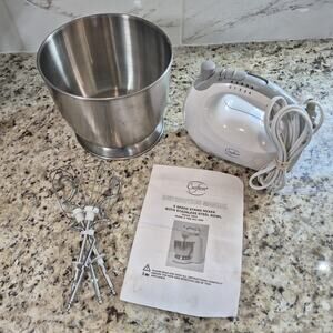 Crofton 5 Speed Mixer TSK-941SSN Stainless Steel Bowl With 2 Attachments Working